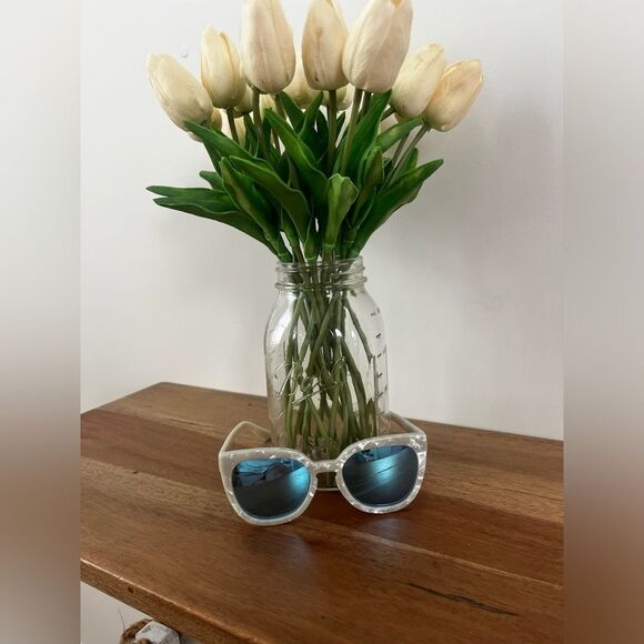 QUAY Noosa white tortoise Sunglasses with Blue Lenses; Rare find!  Like new! - Picture 12 of 14